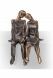 Escultura funeraria de pareja sentada – tridimensional, libre, con taco de fijación en la parte inferior
