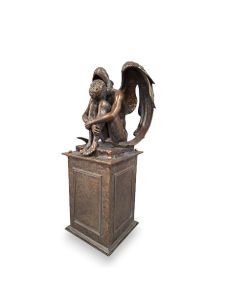 Urna funeraria de ángel ‘Ángel del Dolor’ sobre pedestal en varios colores