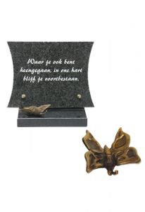 Memorial con mariposa de bronce