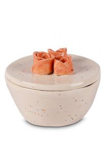 Mini urna funeraria cerámica marfil con rosas naranjas
