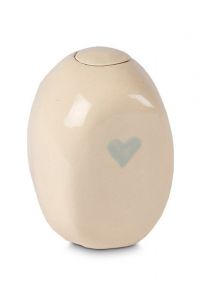 Mini urna cerámica beige con corazón