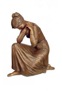 Escultura funeraria Mujer doliente – edición limitada, 3D, libre, con taco de fijación en la parte inferior