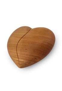 Mini urna dúo corazón en madera de cerezo aceitada con acabado satinado