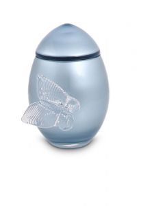 Miniurna de cristal con mariposa azul