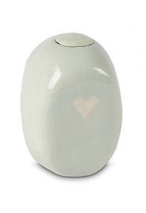 Mini urna cerámica 'Opaque Sage' con corazón