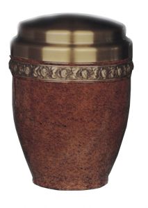 Urna para ceniza marrón de metal con borde