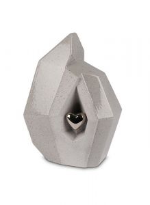 Urna cerámica gris con corazón plata